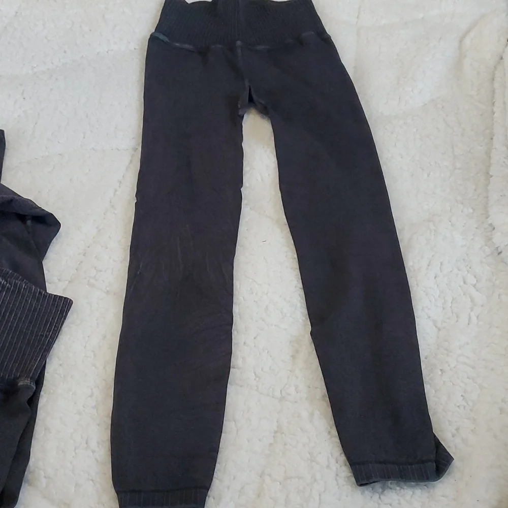 39. Free People High-Rise 7/8 Good Karma Leggings Washed Black - Picture 9 of 17